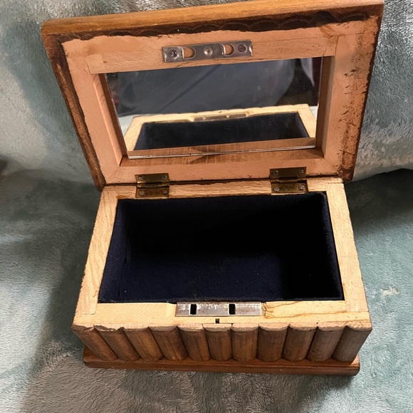 Beautiful handmade butterfly jewelry box, all hand carved, 9”X6”, so pretty - Picture 8 of 9